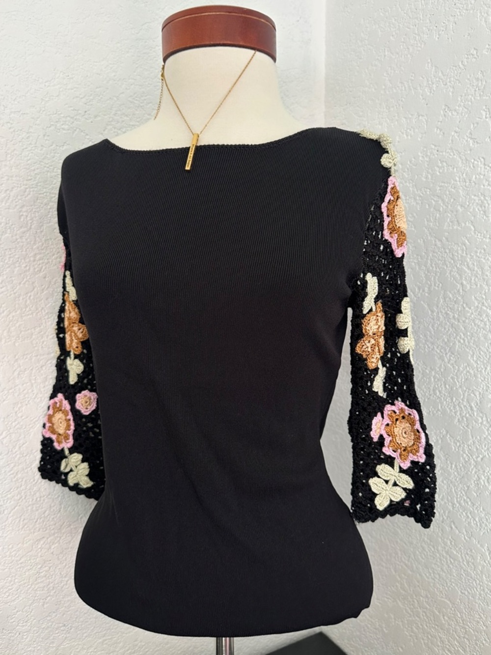 Vintage Crochet Sleeve‎ Top Black Ribbed Knit Statement Floral